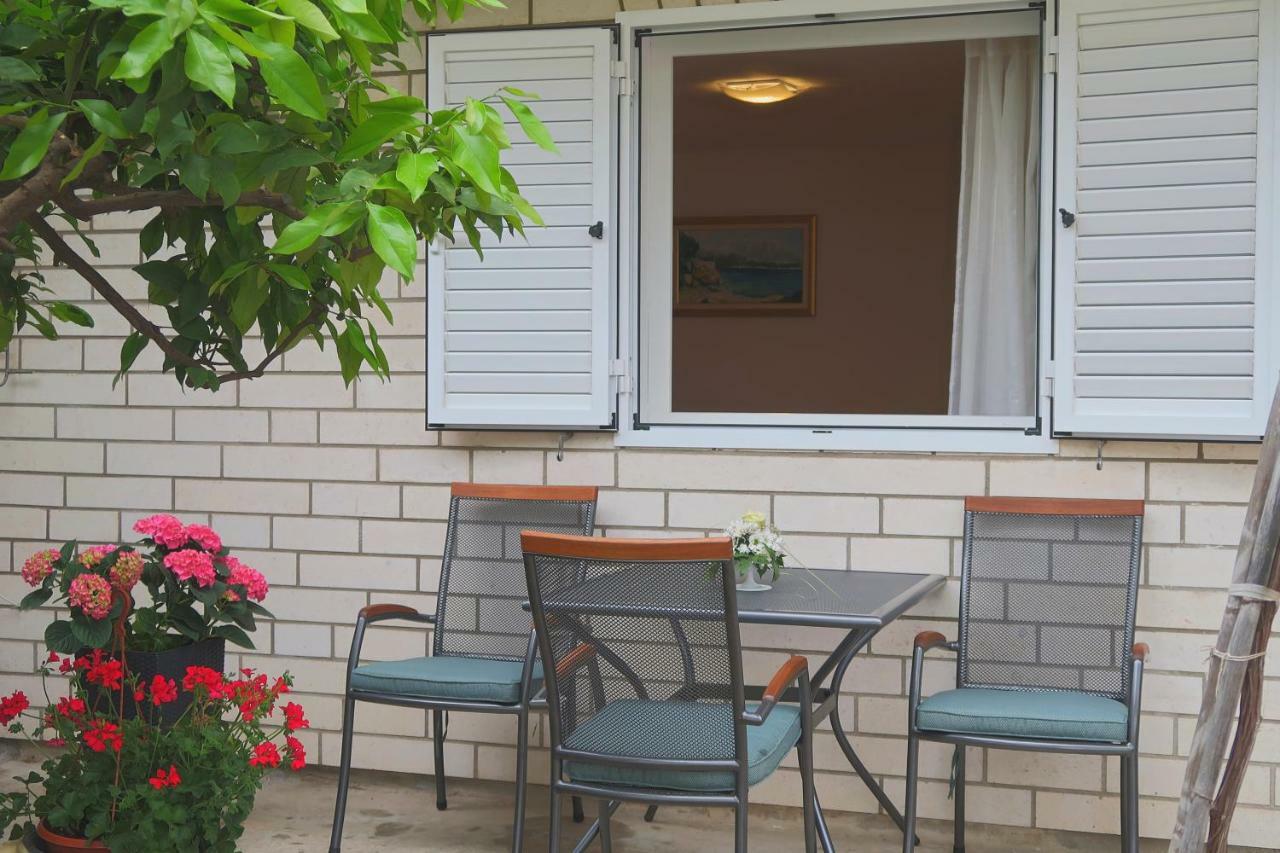 Studio Apartman Mia Stobreč Exterior foto