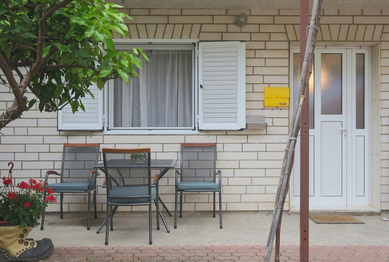 Studio Apartman Mia Stobreč Exterior foto