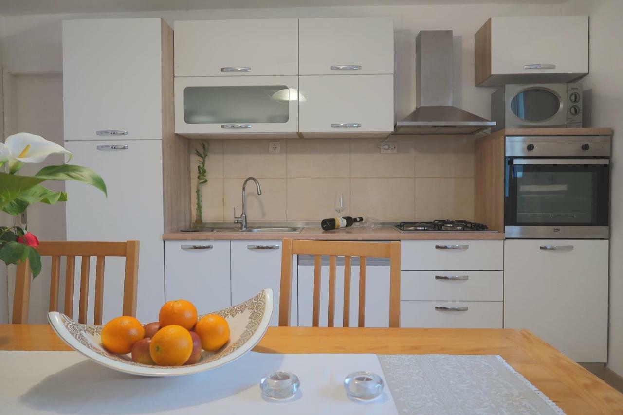 Studio Apartman Mia Stobreč Exterior foto