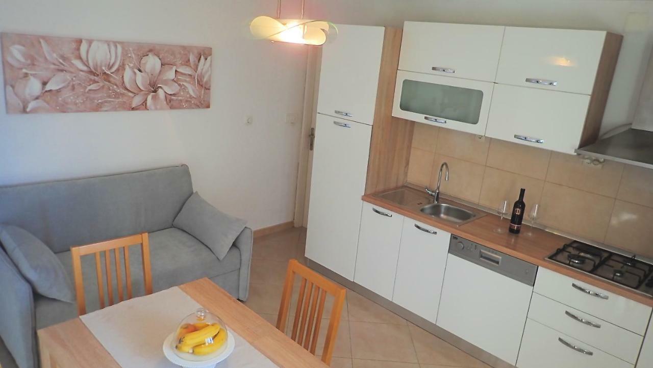 Studio Apartman Mia Stobreč Exterior foto